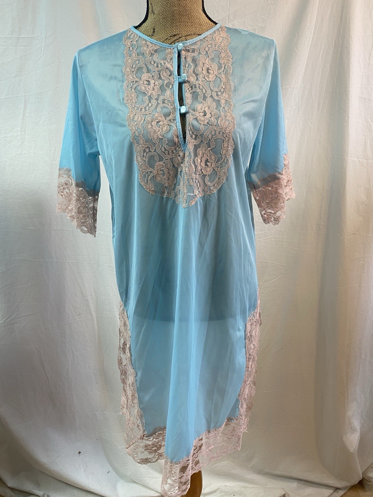 NWT 70s Vintage Fitted 1/2 sleeve nightgown – blue nylon & cream lace Size Small