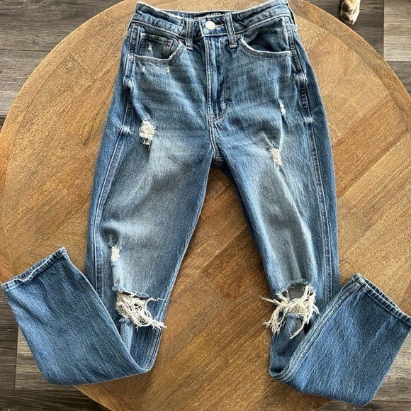 Hollister Women’s Ultra High Rise Mom Jeans 000R W23R Distressed Vintage Stretch