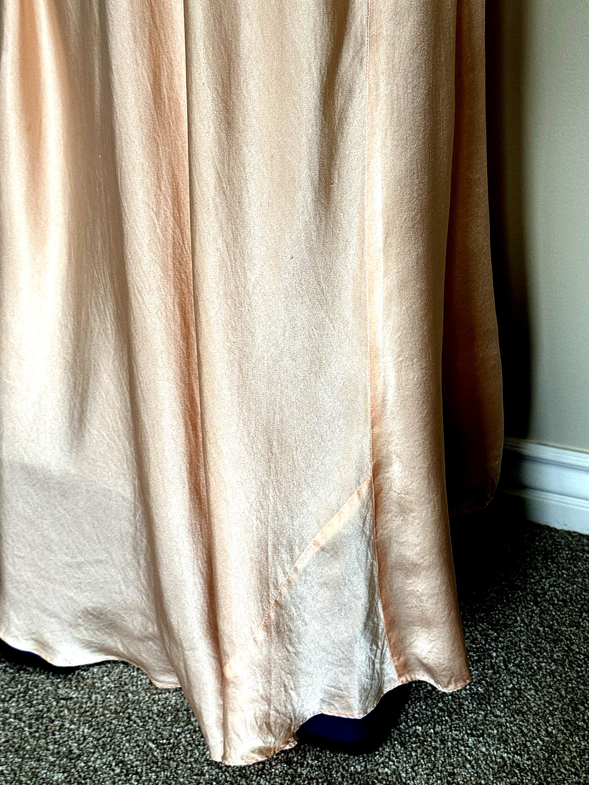 1930s FAMOUS-BARR Peachy Pink SILK NEGLIGEE Boudoir Robe Peignoir S Lace Trim