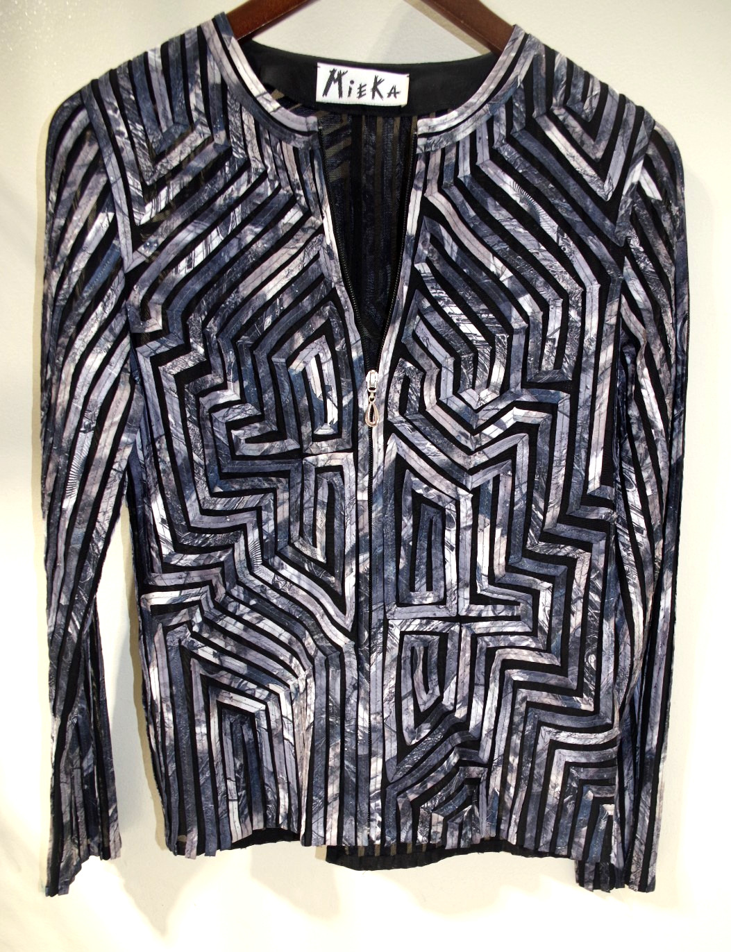 C21 vintage Mieka Art to Wear Gray Ribbon Applique’ on Black Mesh Jacket Zip Top