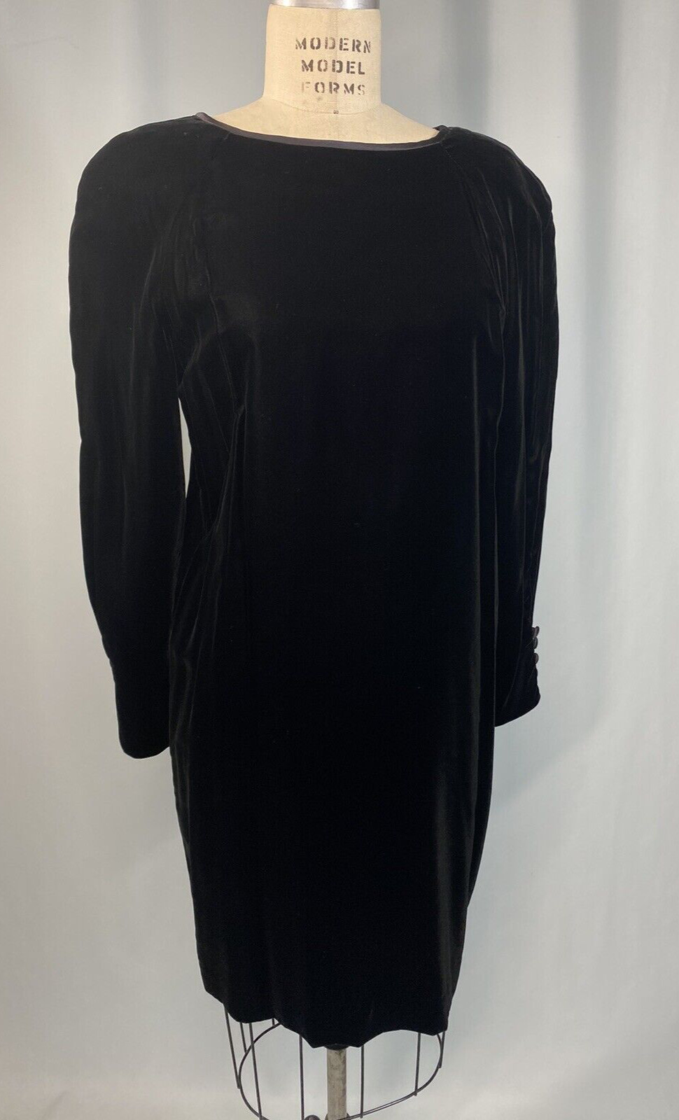 Vintage Dress SIZE MEDIUM 10 black velvet sheath JONES NEW YORK 80s 90s RAYON