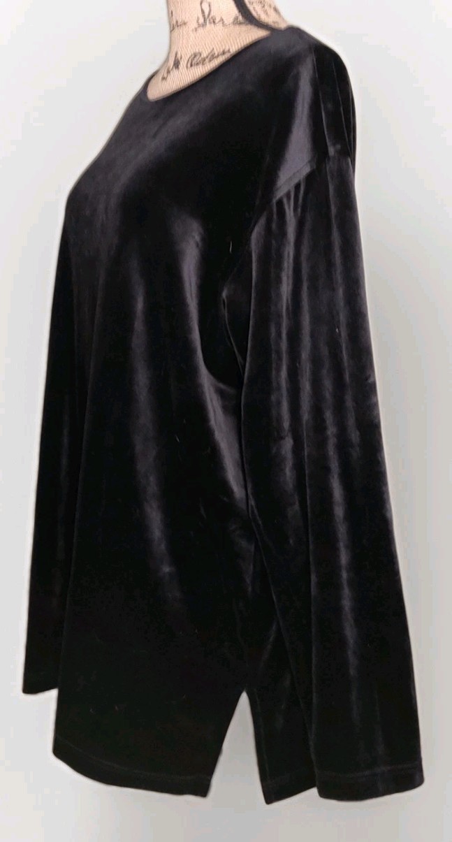 Vintage Victoria Holley – 2PC Black Velour Tunic & Skirt Set – Women’s Size 1XL