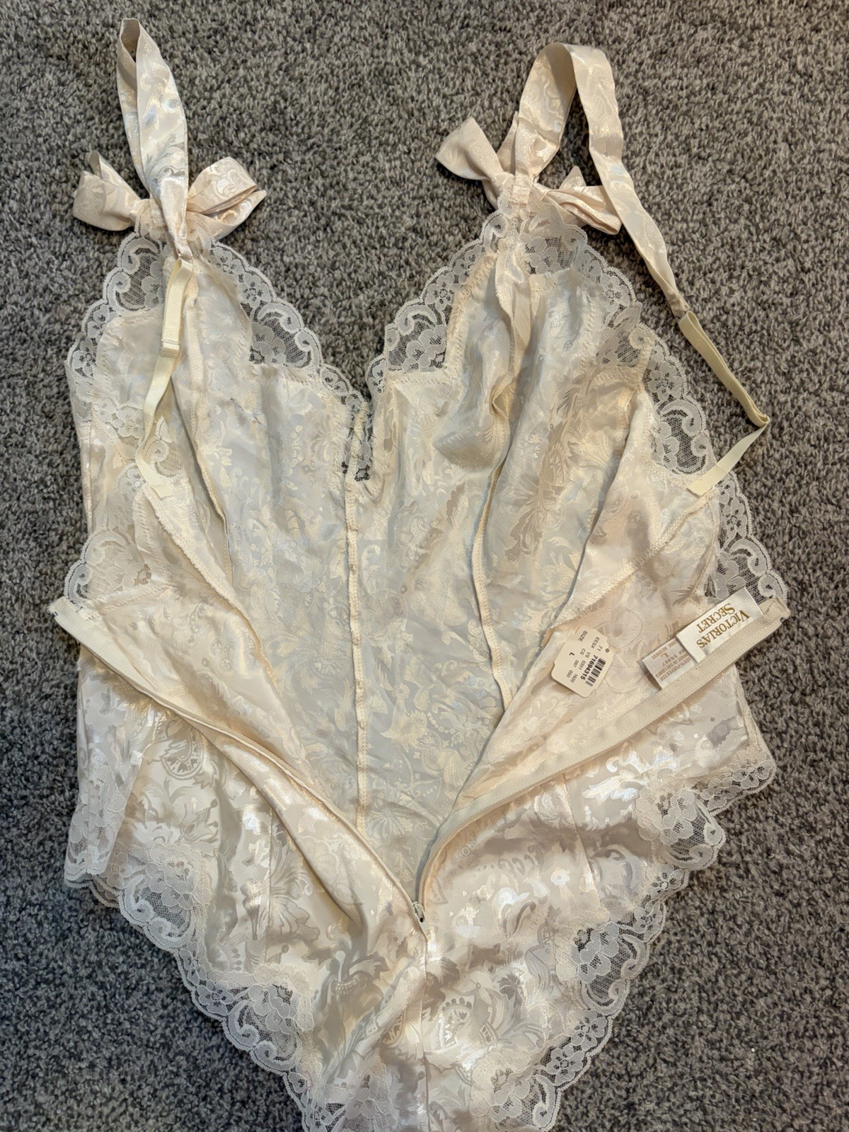 NWT Vintage Victoria’s Secret Gold Label Cream Lace Bridal Teddy Lingerie Size L