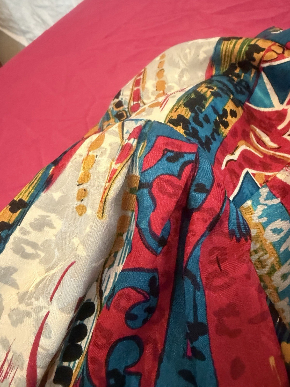 This Beautiful Da-Rue Vintage 80s Blouse Multi Colored Size 12/14 bow at neck