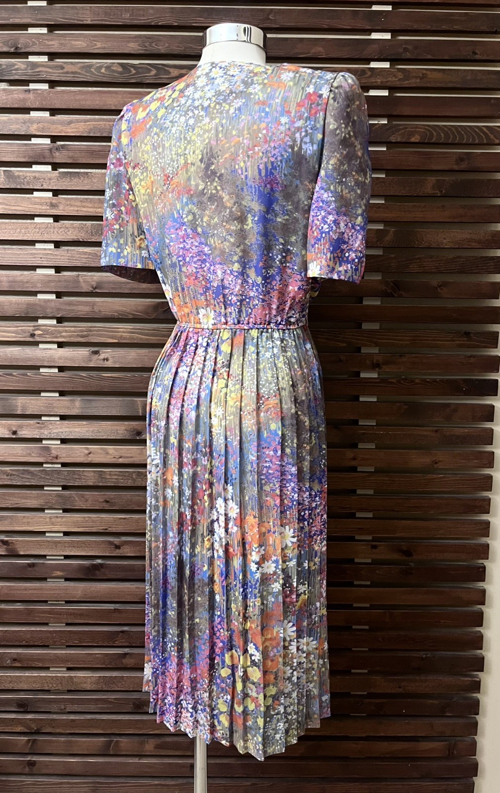 1980s Vintage Purple Orange Green White Floral Short Sleeve Pleated Midi Dress