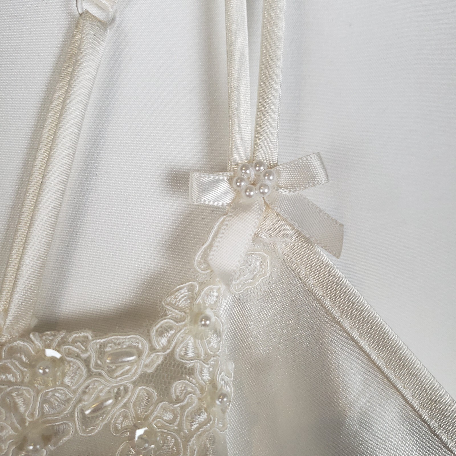 Vtg Enchanting Liquid Satin Nightgown Large Ivory Tapestry Beaded Ruffled Slit