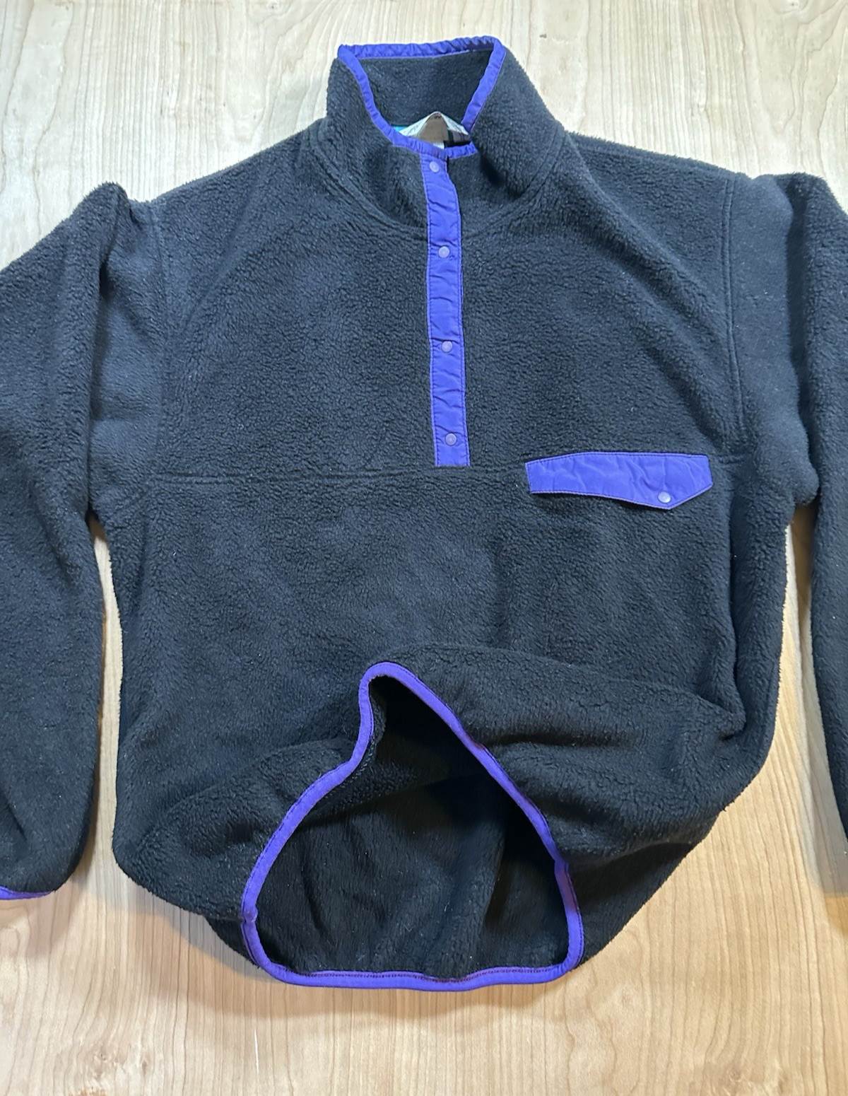 vintage 1980’s EASTERN MOUNTAIN SPORTS fleece pullover BLACK womans purple MED
