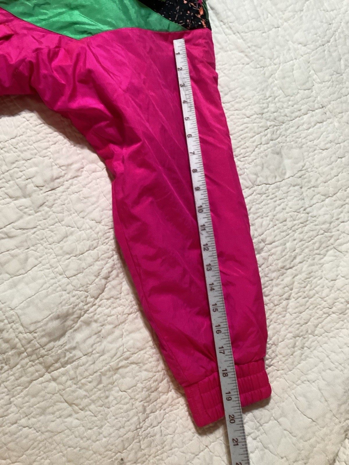 VTG Snuggler Women’s S Ski Jacket SkiWear Seattle Hot Pink Paint Print Neon