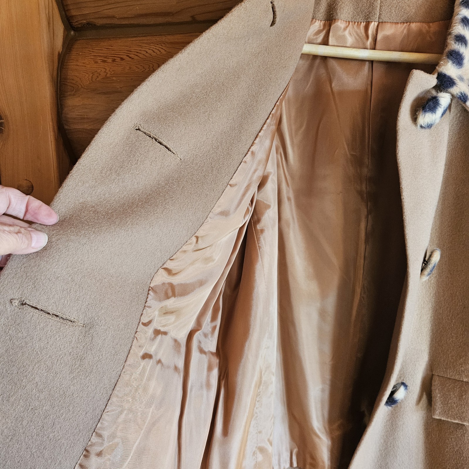 Vintage Tan Wool Skirt And Jacket Leopard Faux Fur Collor Buttons. Size 10