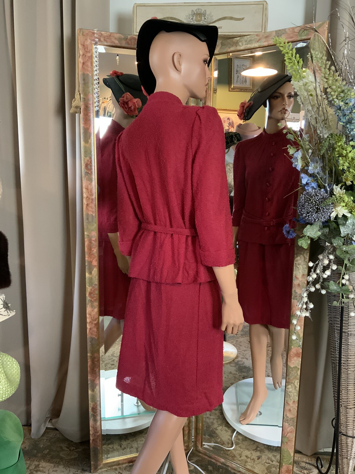 Leslie Pomer Vintage 1960s Red Boucle Belted 2 Piece Skirt & Top Suit Sz 10
