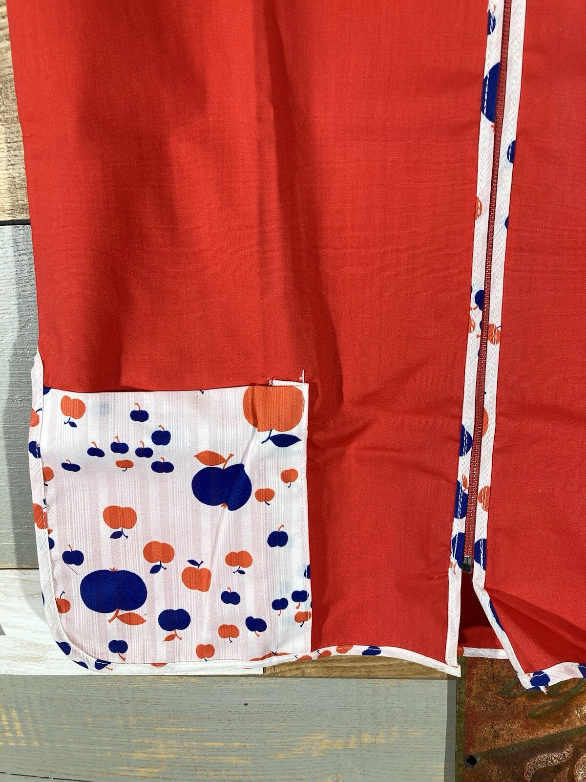 Vintage 60s 70s DEADSTOCK Apple Kitchen Smock Apron Zip Up Baking Wear NOS RED M