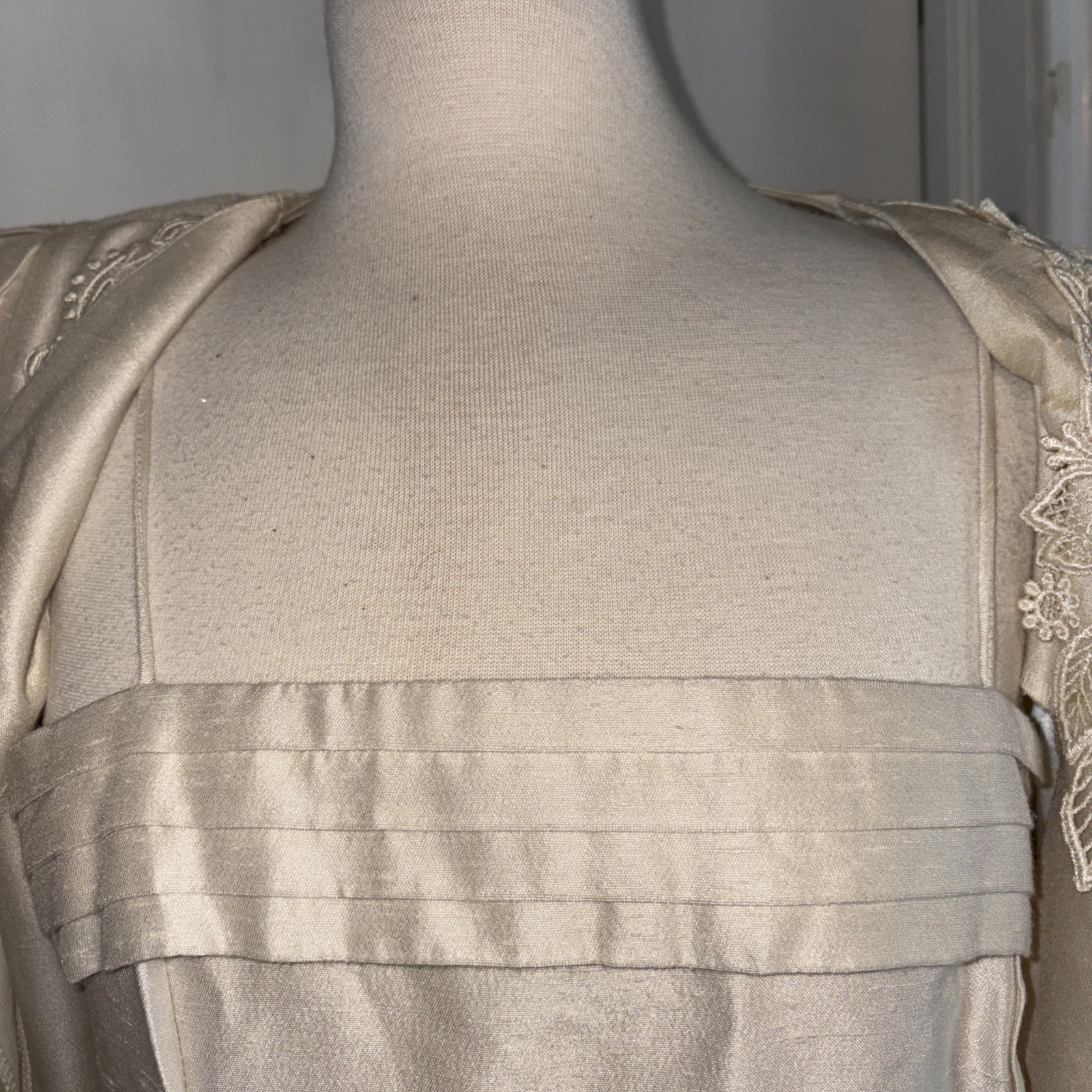 Cachet By Bari Protas Light Beige 2 Piece Top Dress Size 9-10