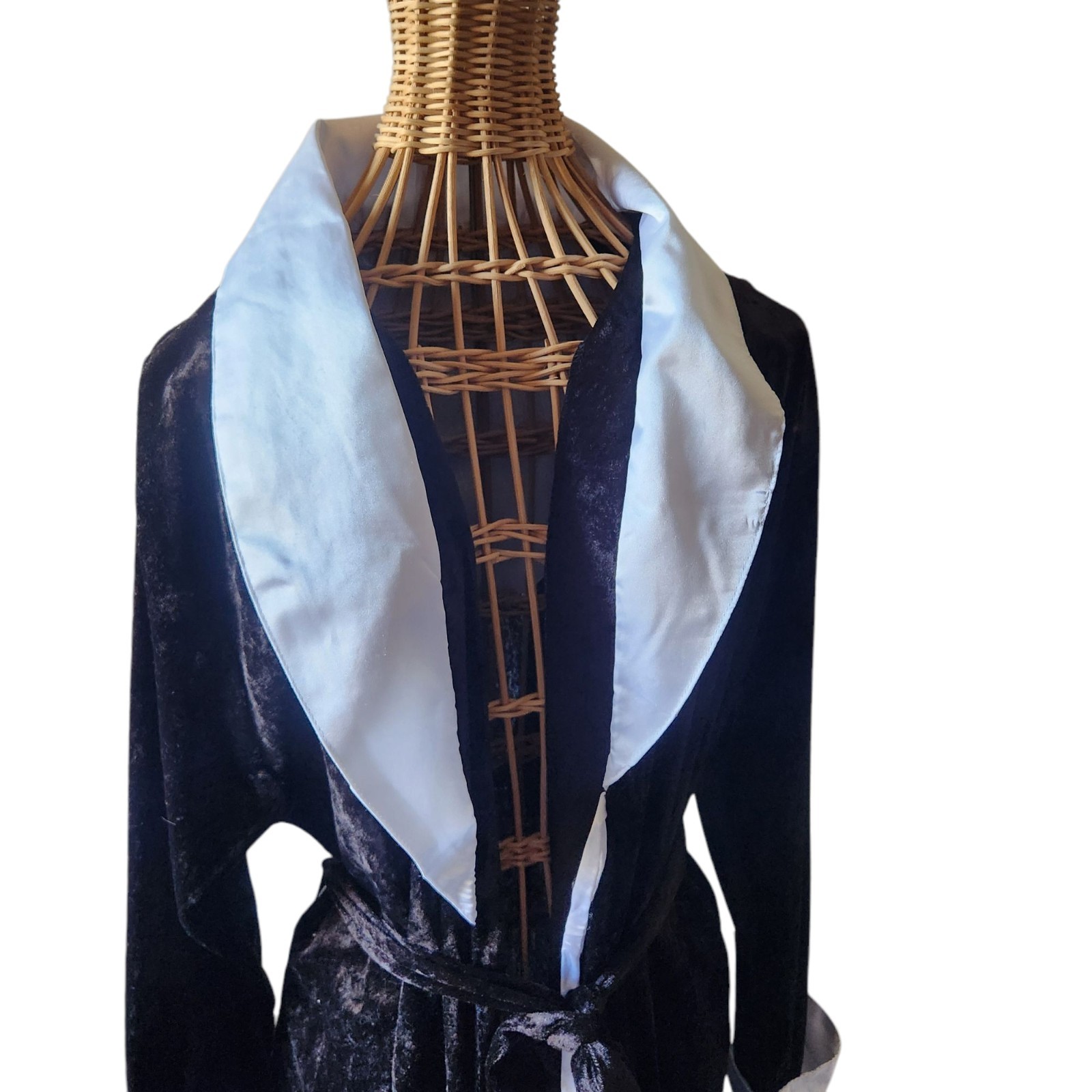 Vintage Audrey Lane Women’s Black Velvet Robe White Satin Trim Belted Sz Medium