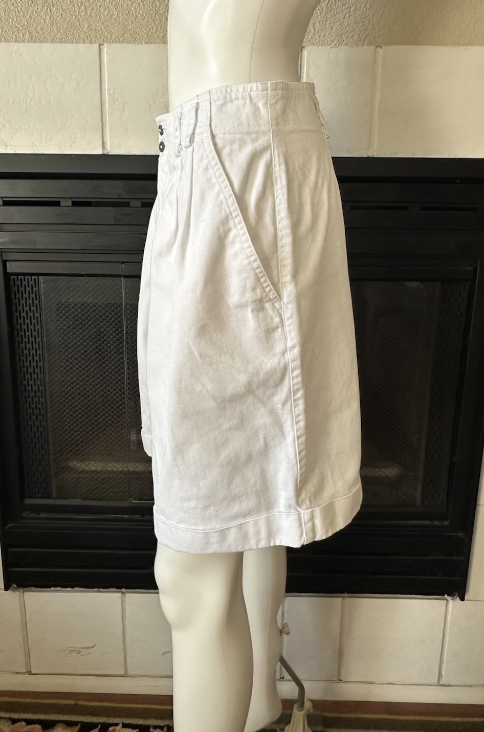 Vtg Liz Sport 80-90’s White Shorts Size 8 Waist 28” Seam To Seam 14”