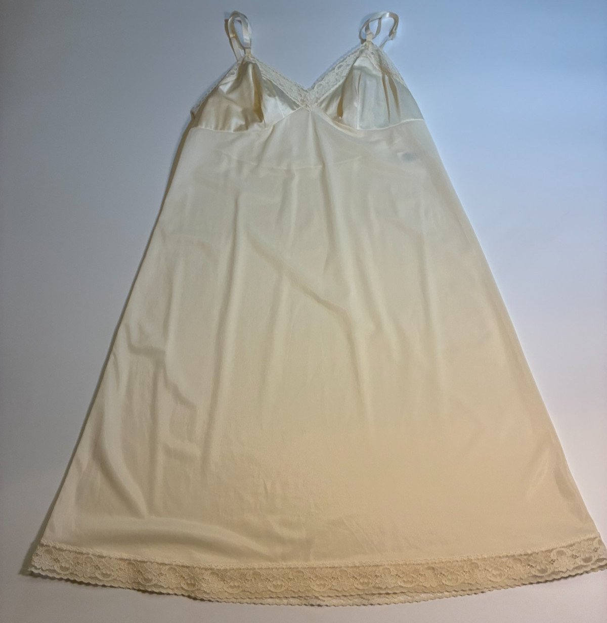 Vintage VANITY FAIR FULL SLIP Ivory Size 36 Medium NYLON Sheer A-Line LACE Femme