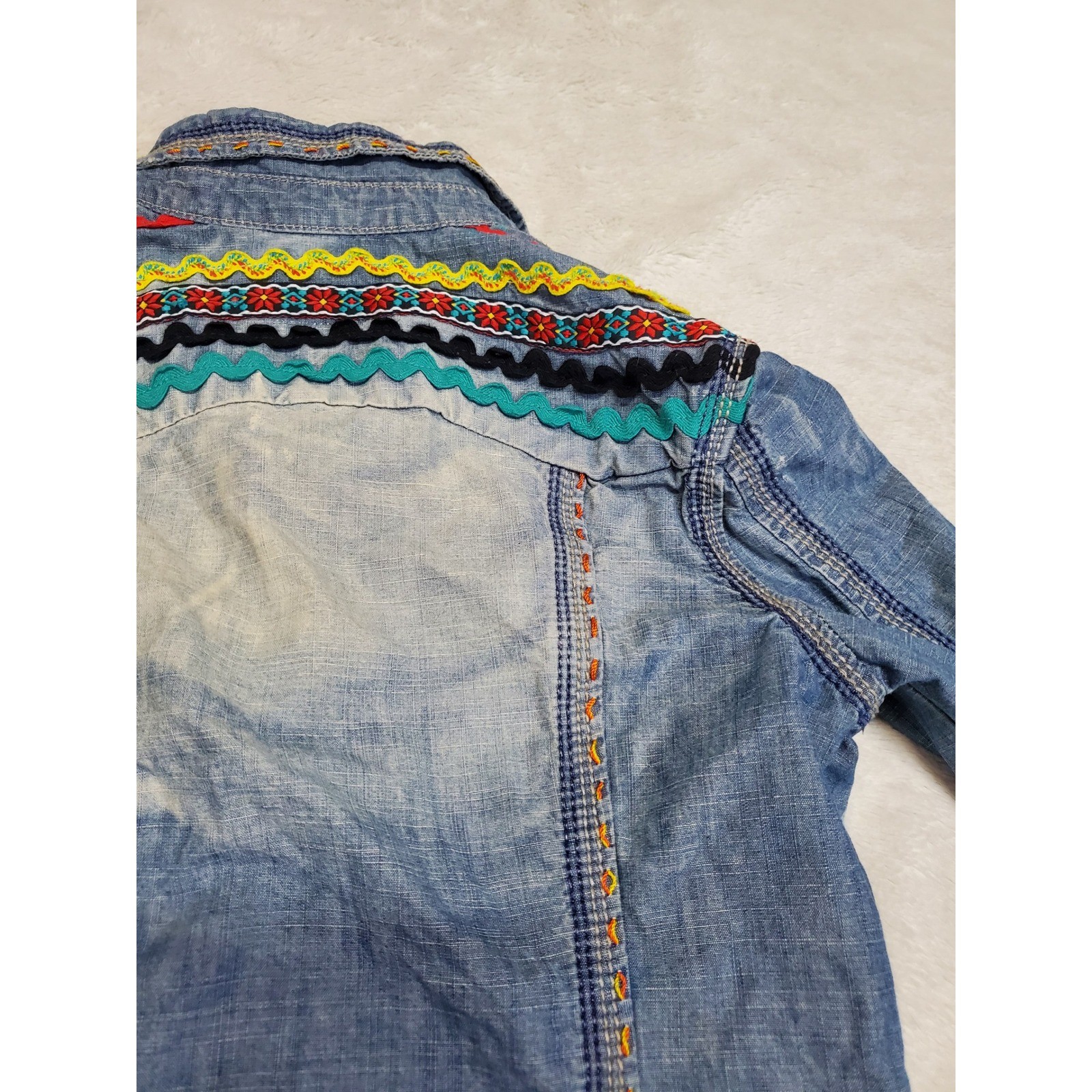 Antik Denim Light Wash Blue Embroidered Snap Top Small Retro Bohemian Festival