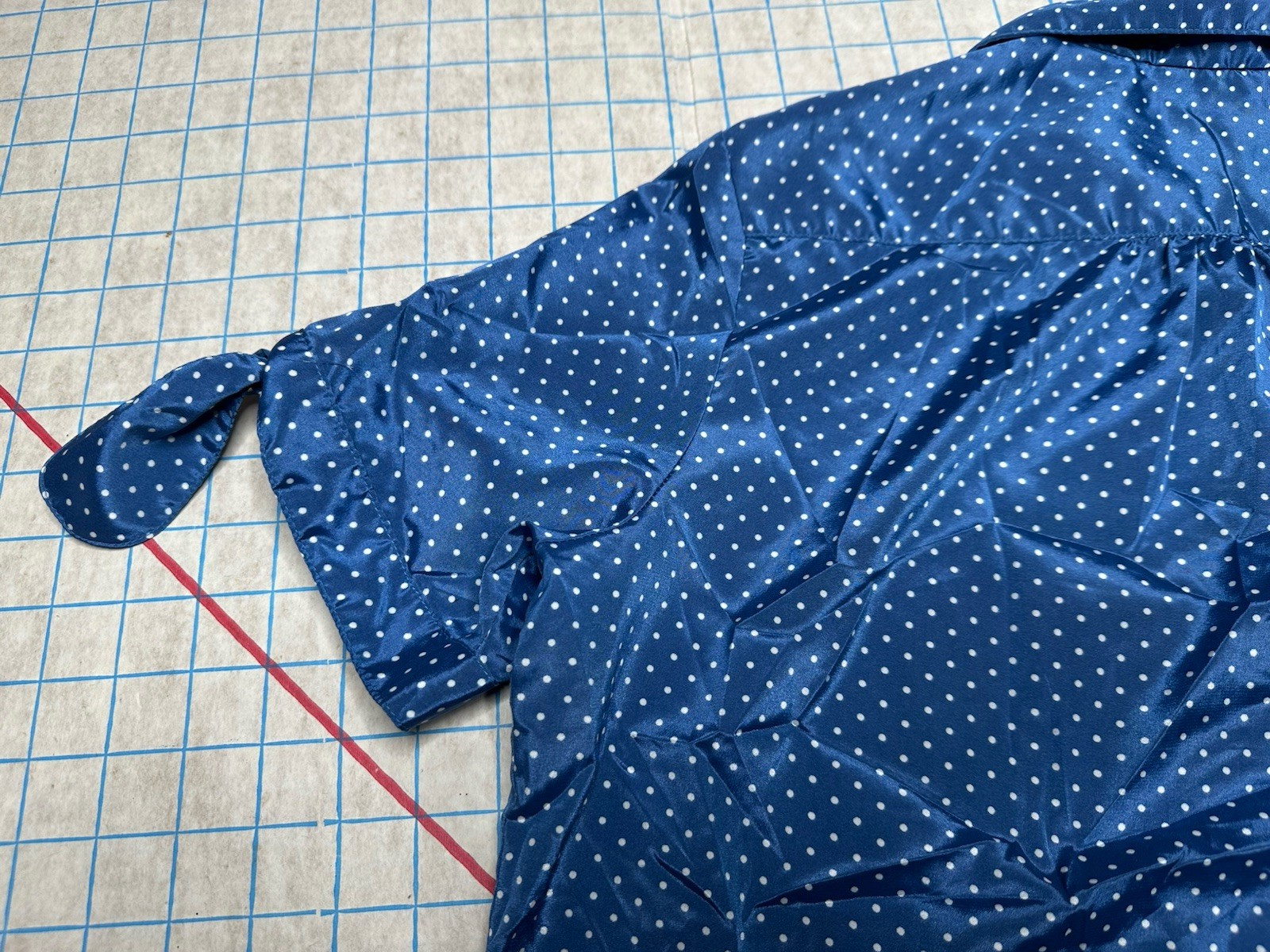 Vintage Lady Manhattan 70s Polka Dot White Blue Button Up Collared Blouse Pin Up