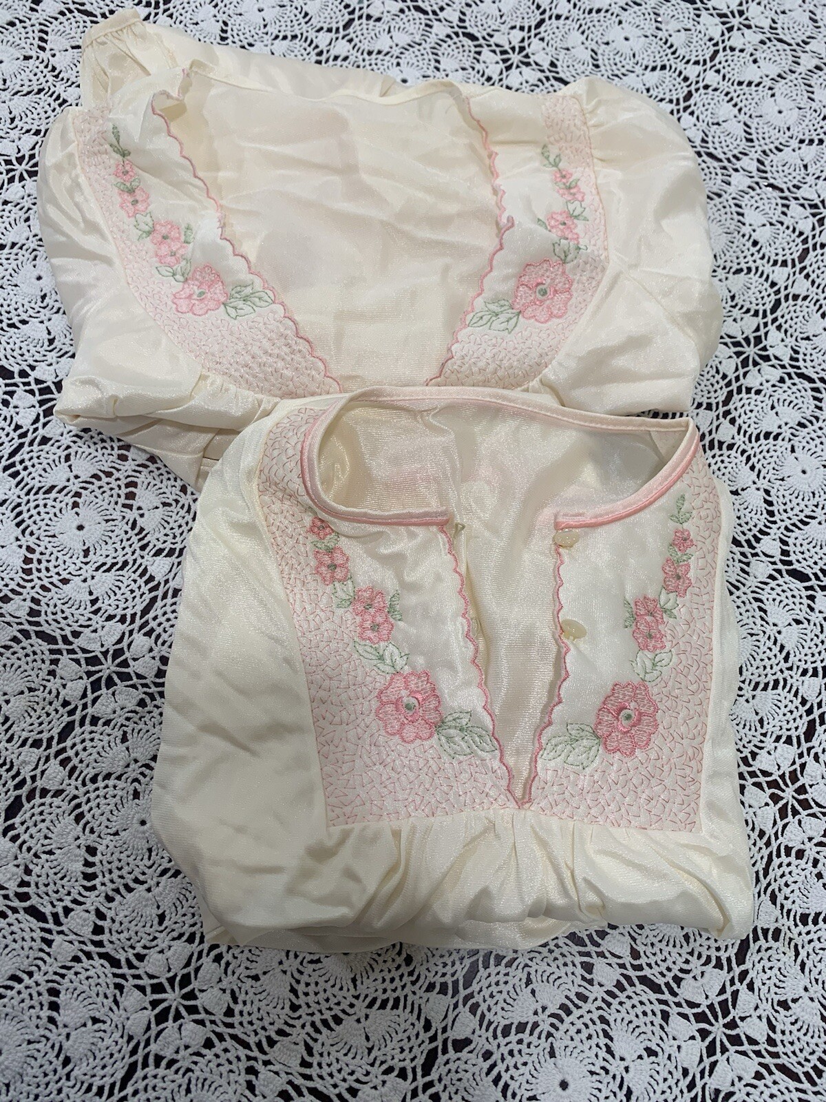 Vintage Movie Star Nightgown Womens M Pastel Cream Nylon Long Sleeves Lingerie