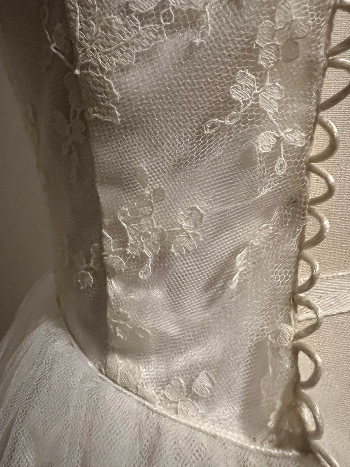 VTG 1950s 60s Lace Tea Length Wedding Dress XS Audrey Hepburn Modest MCM Bride