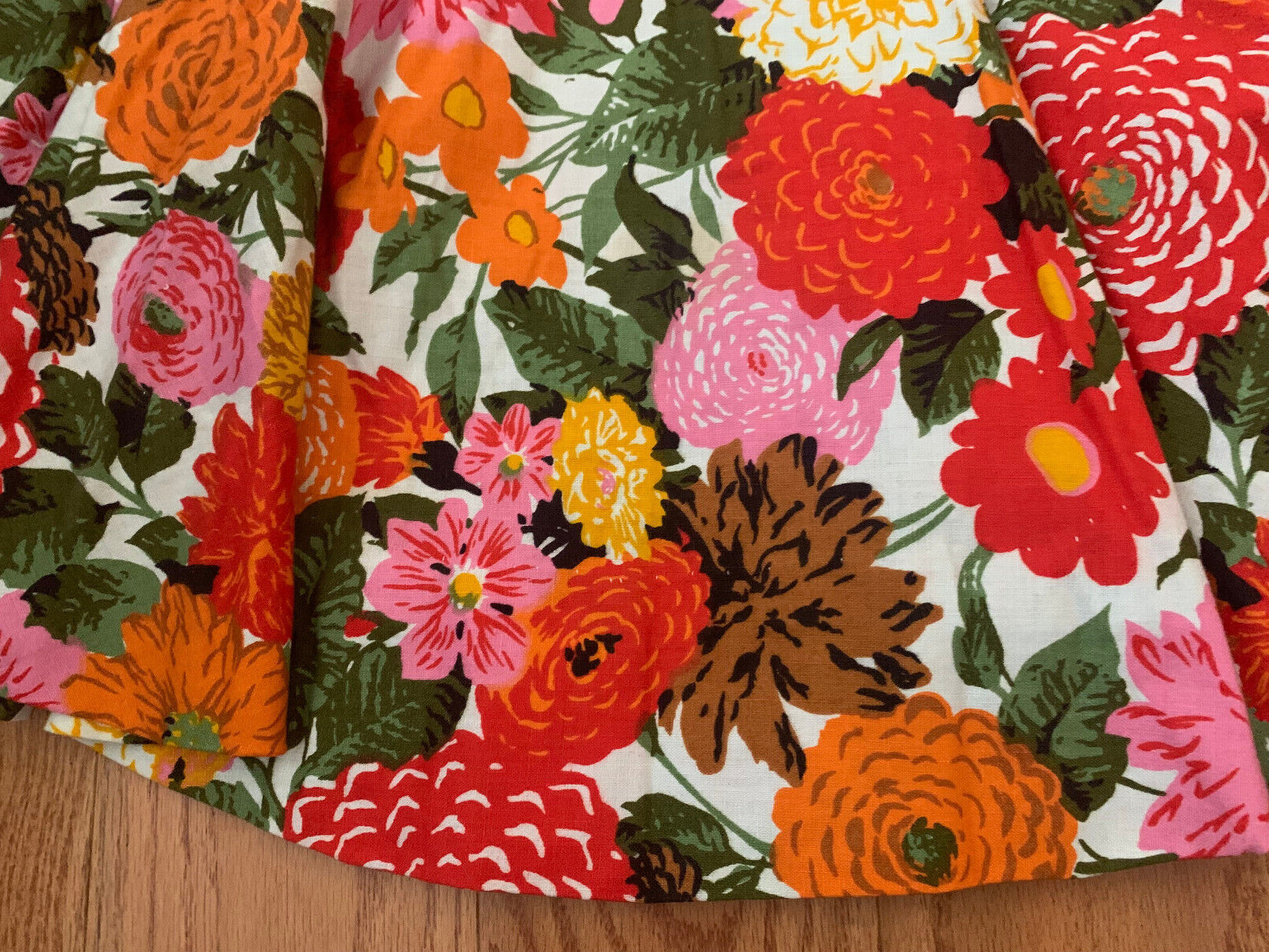 Vintage 1960’s Red Pink Floral Full Circle Skirt – 22″ X 19 1/2″ Saks Fifth Ave