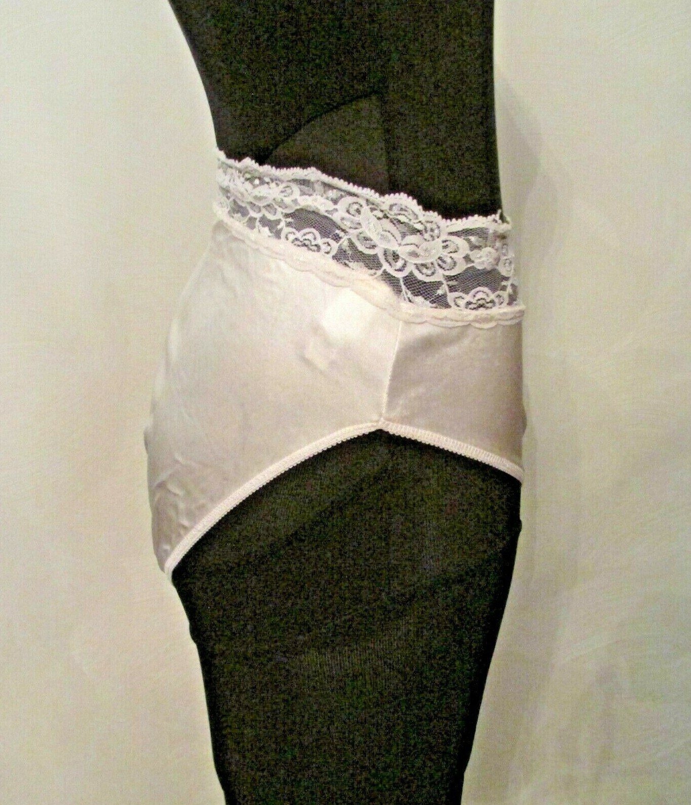 Victoria’s Secret Gold Crown Label Second Skin Lace Waistband Hi-Leg Panties S/5