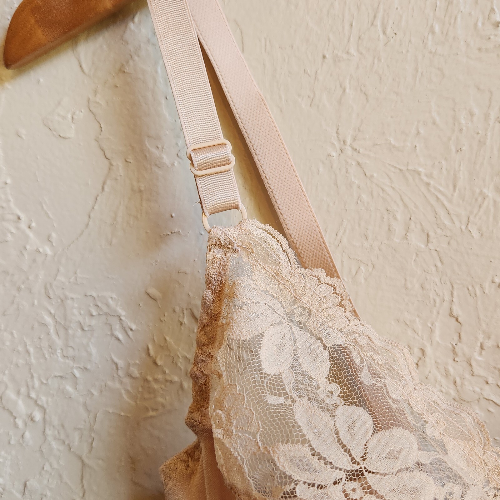 Vtg 80s Shapewear Lingerie Teddy Bodysuit X-Small Size 36 B Beige Satin Lace USA
