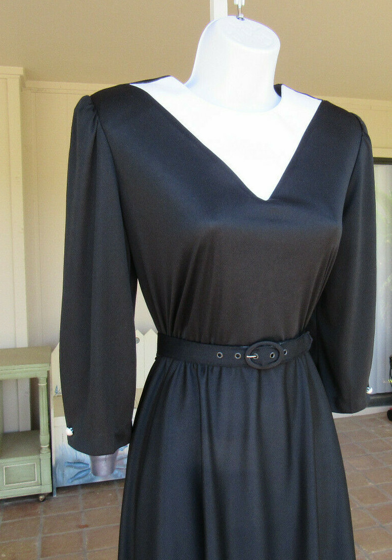 VTG 1960s WHIRLAWAY FROCKS BLACK DRESS & BELT SIZE 6P WHITE COLLAR POLY