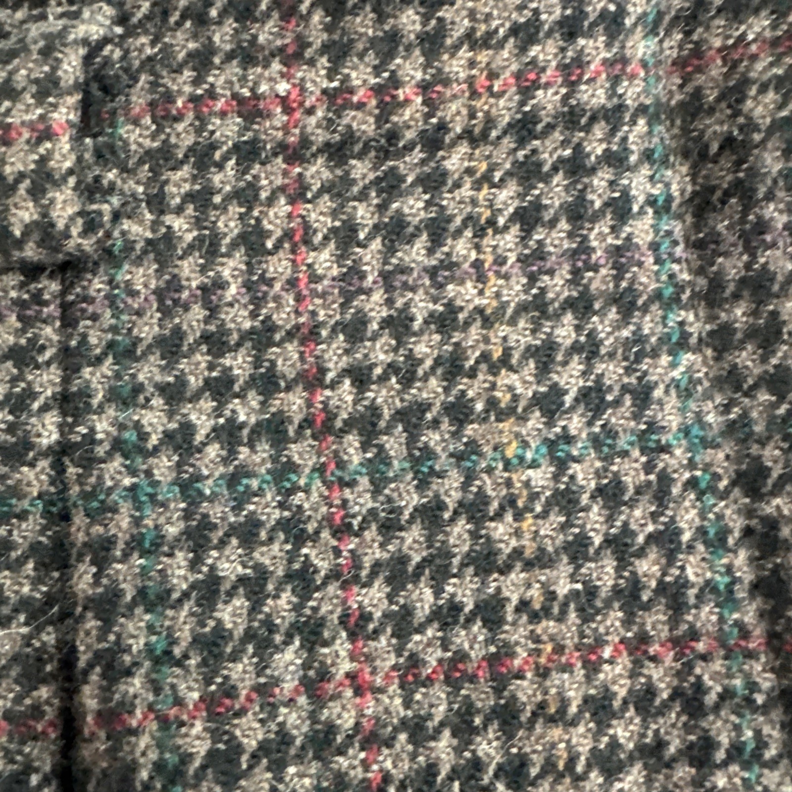 St. Johns Vintage 1980’s, Tweed/Houndstooth skirt, W 6-8 pleats, Trending 2025