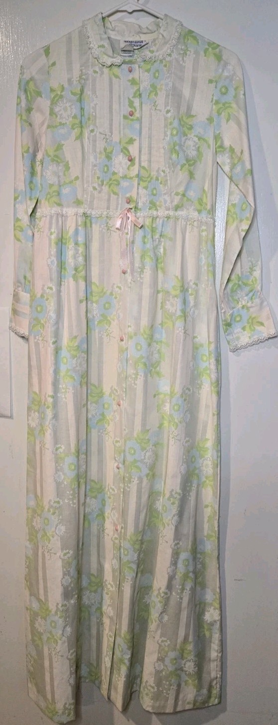 Vintage Berkleigh Junior Pink Nightgown Flounce Hem Size 9 Juniors Buttons Lace