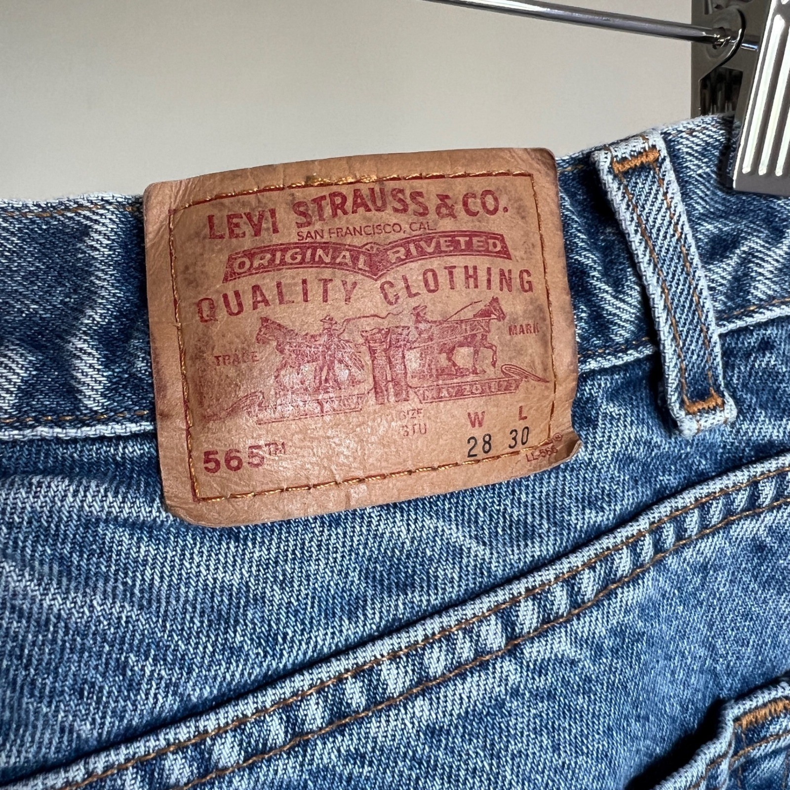 Vintage Levi’s 565 Student Loose Fit Jeans Size 28 Wide Leg Distressed Baggy 90s