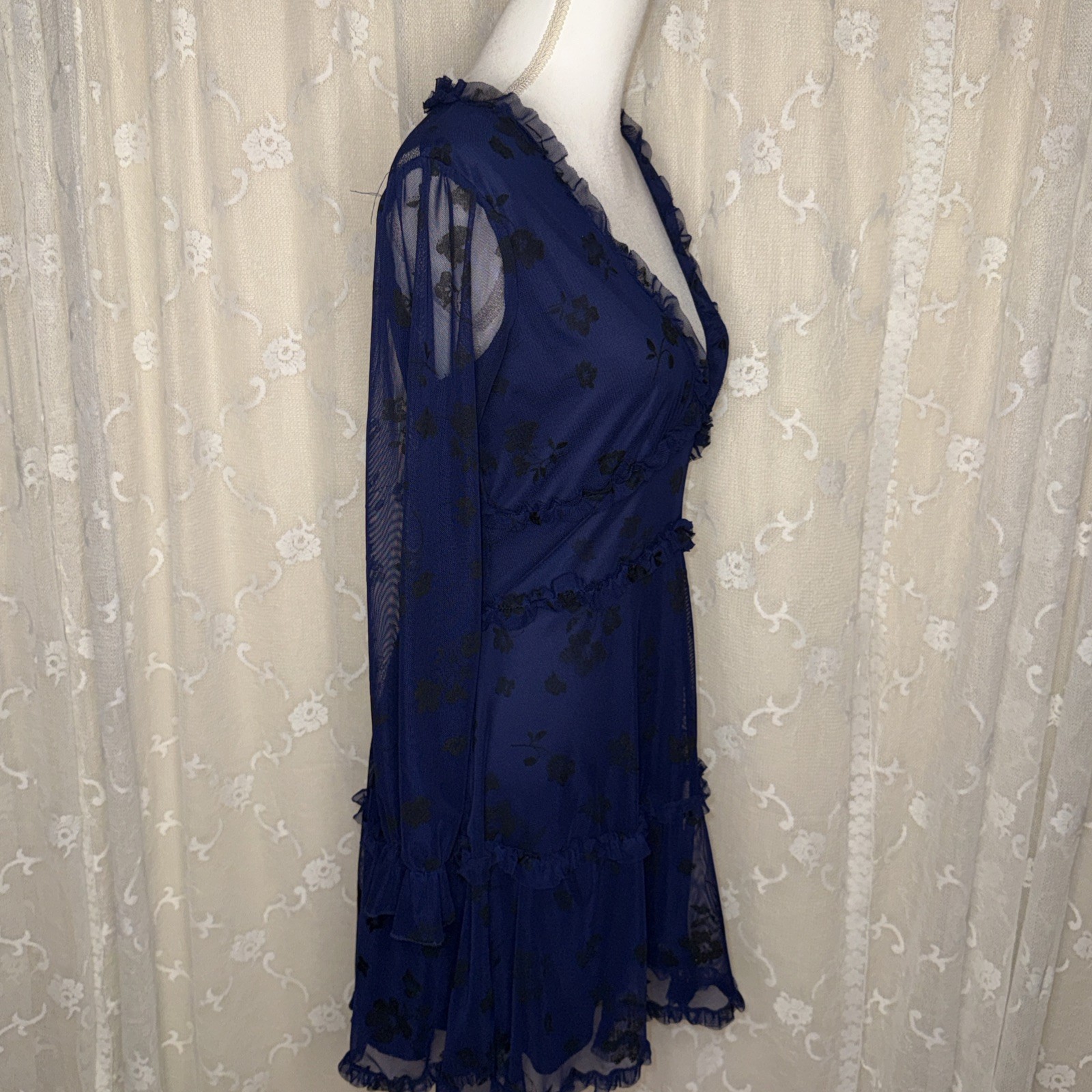 Vintage B.Darlin Woman’s Blue & Black Floral Semi Sheer Lined Dress Size 5/6