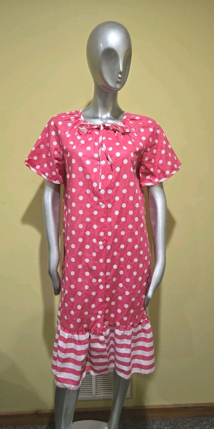 Vtg Lindsay Jordan. Polka-Dot Snap-Down Midi Housedress/Robe Muumuu Pink Small