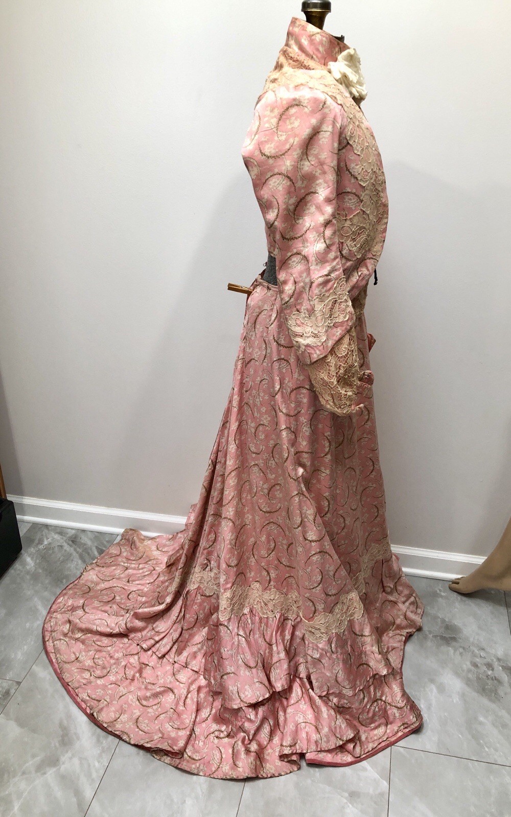 Antique VICTORIAN 1900s GIBSON GIRL Pink Paisley TRAINED GUIPURE LACE 2Pc GOWN