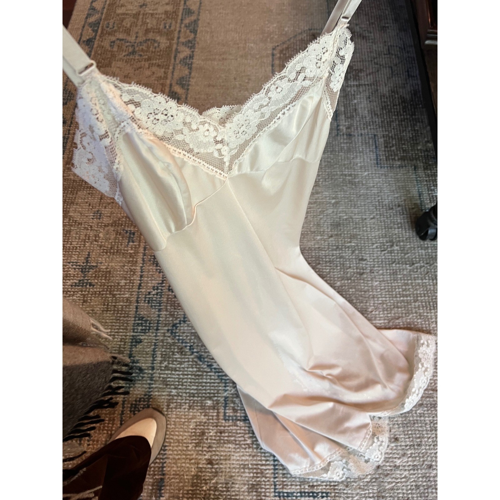 Vintage Chantilly Lace Slip Dress Champagne Reformation Y2K Style 34 Romantic