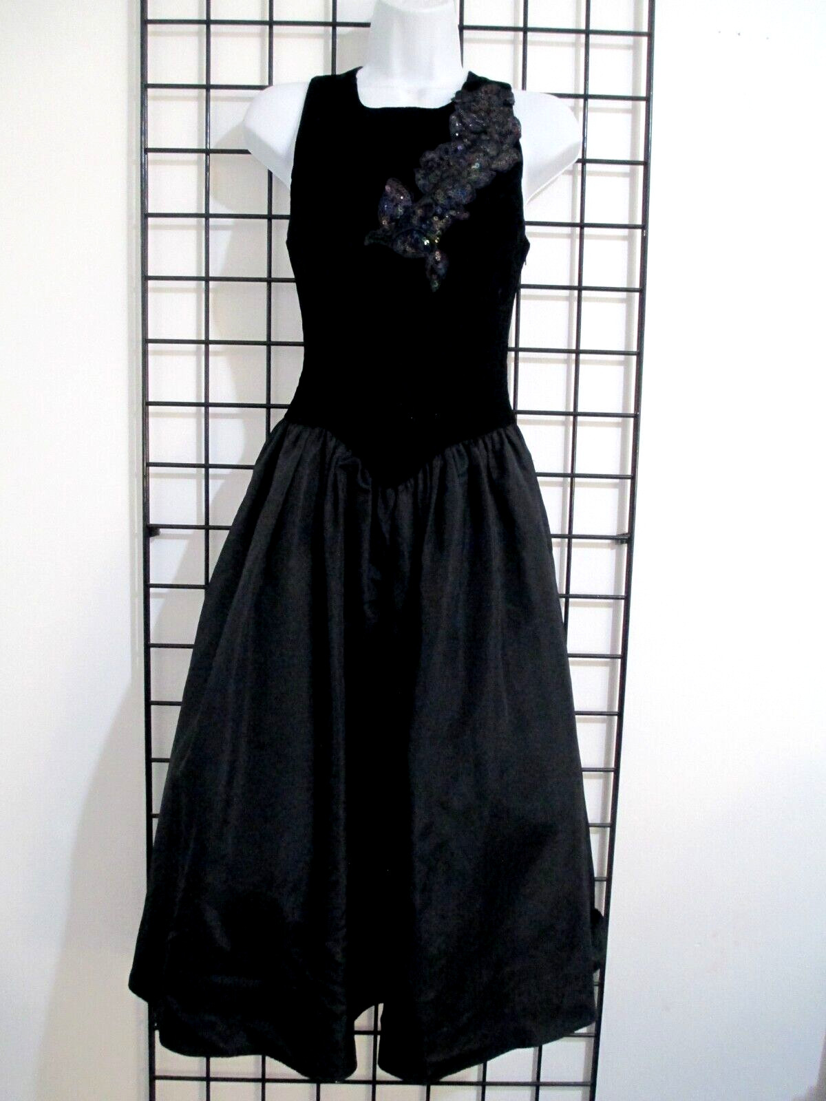 VINTAGE GUNNE SAX 🌸 3 / 32″ BUST/ 23″ WAIST=VELVET BODICE / SATIN SKIRT DRESS