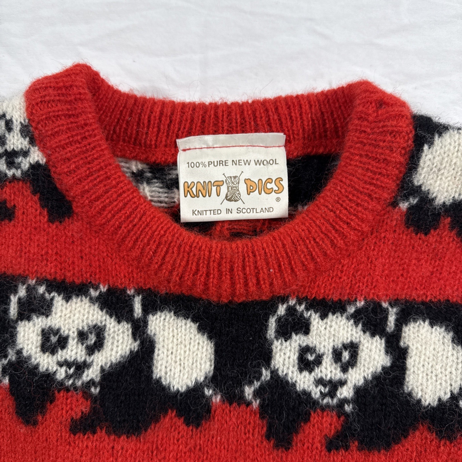 Vintage 1970s 100% Pure New Wool Knit Pics Panda Print Knit Sweater 42