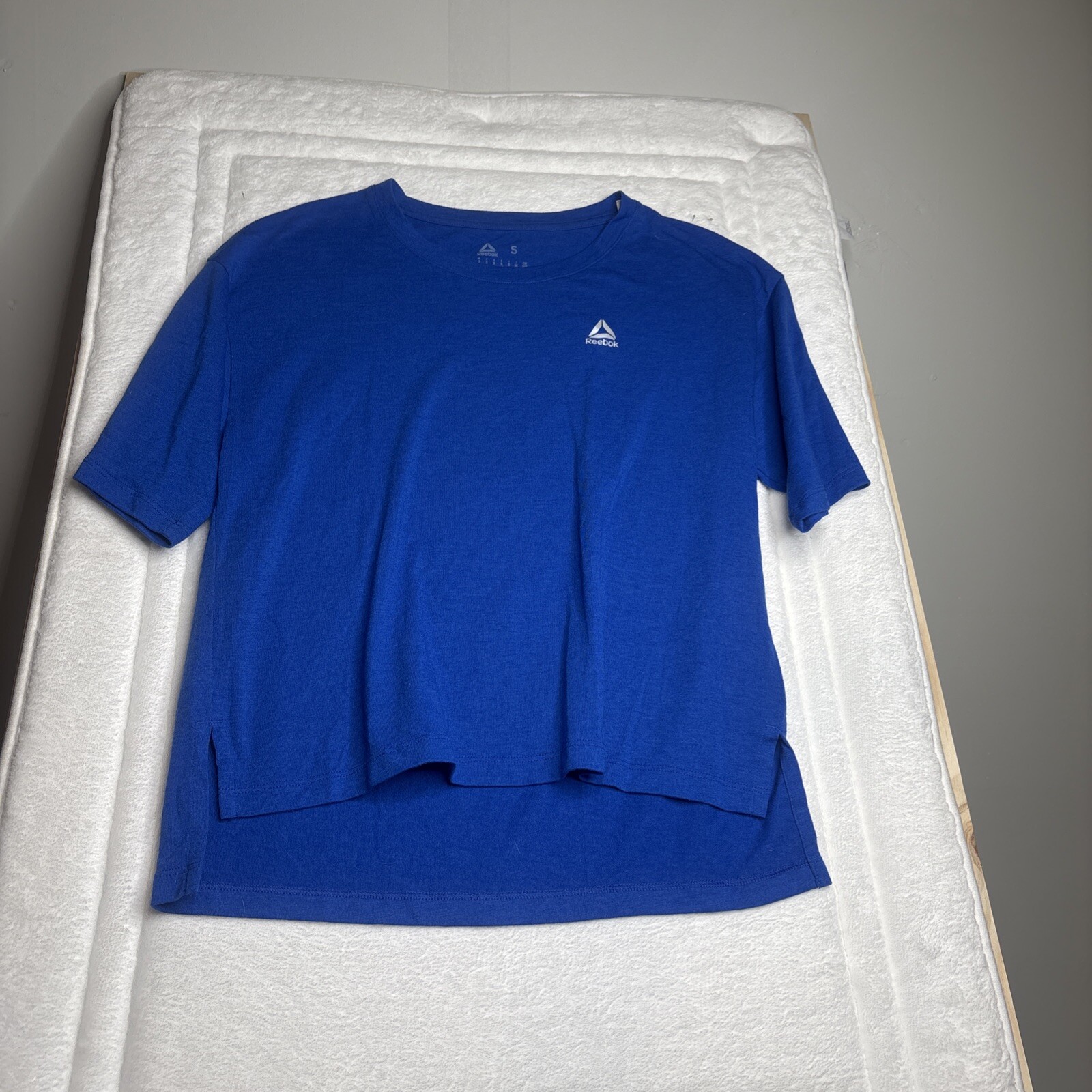Reebok Run Today Design Cropped T Shirt Womens Small Blue Cotton