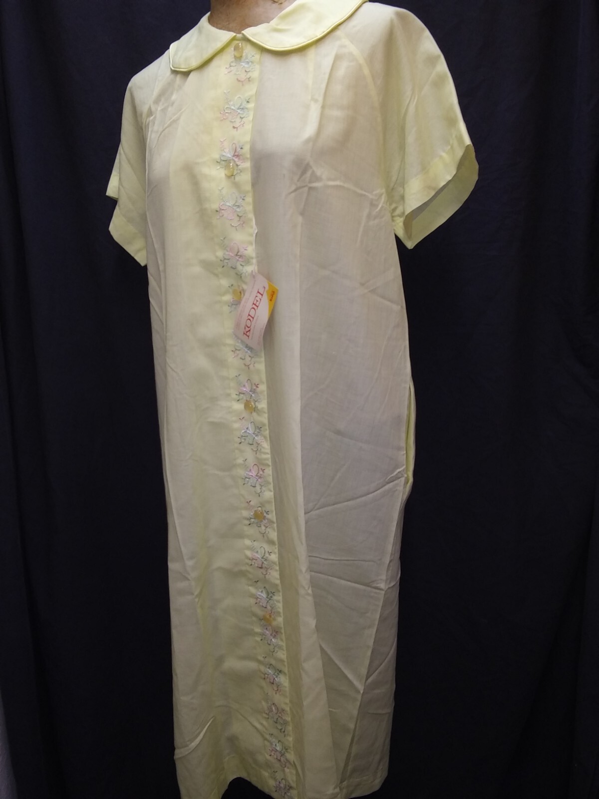 60’s Pale Yellow Embroidered Poly Rayon House Dress Robe Dress Smart Time L NWT