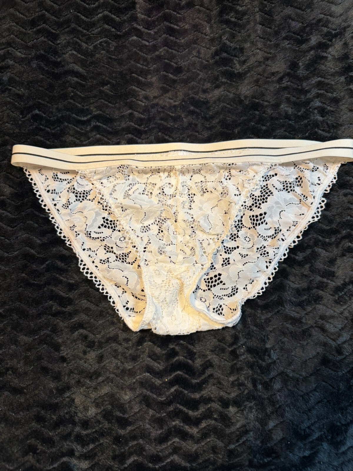 NWOT JASMINE AND GINGER J&G MEDIUM WHITE LACE STRING BIKINI