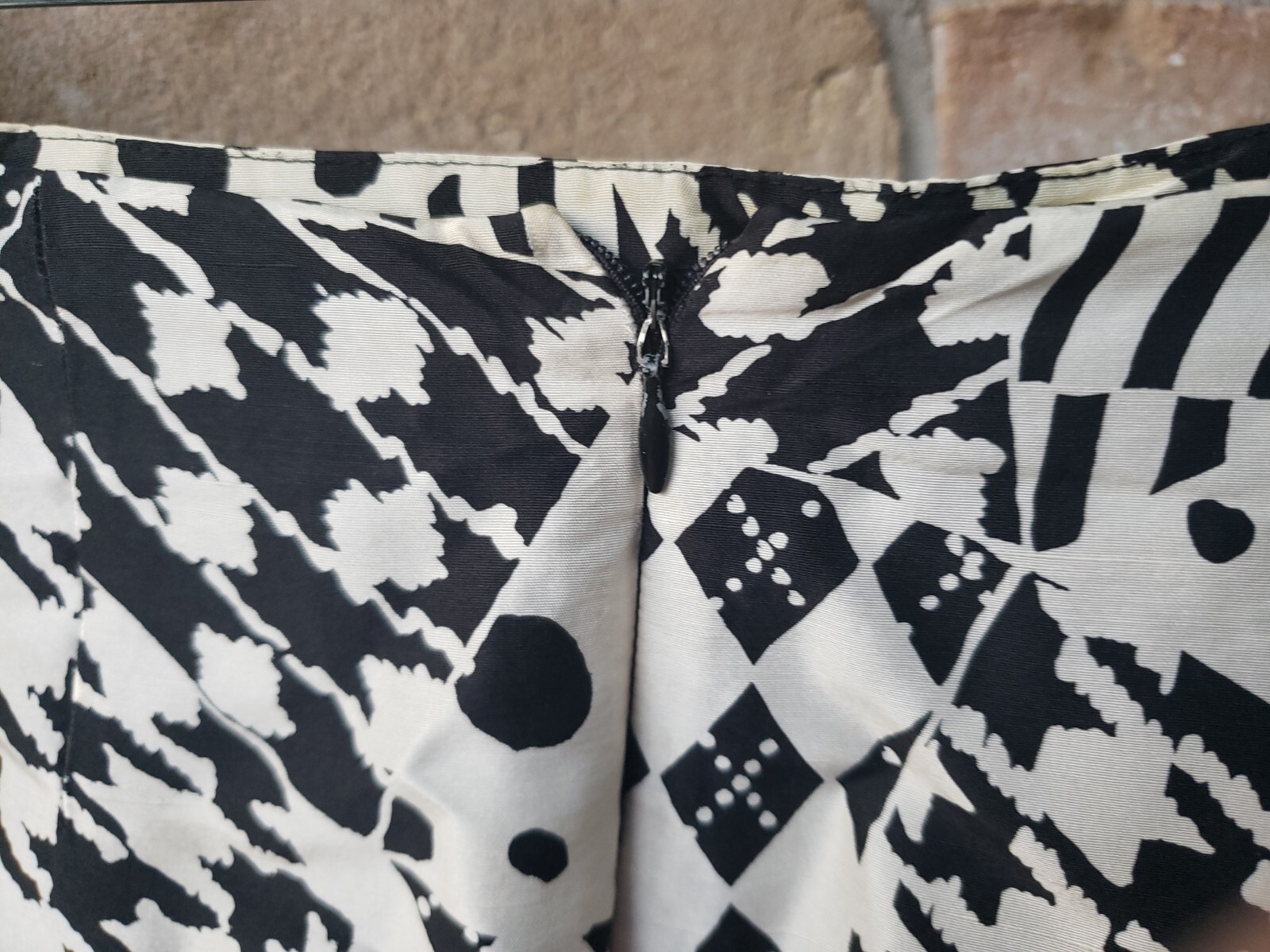 VTG 90s Cache Black White Print All Silk Mini Skirt Sz 8 Club Cougar Y2K FLAWS