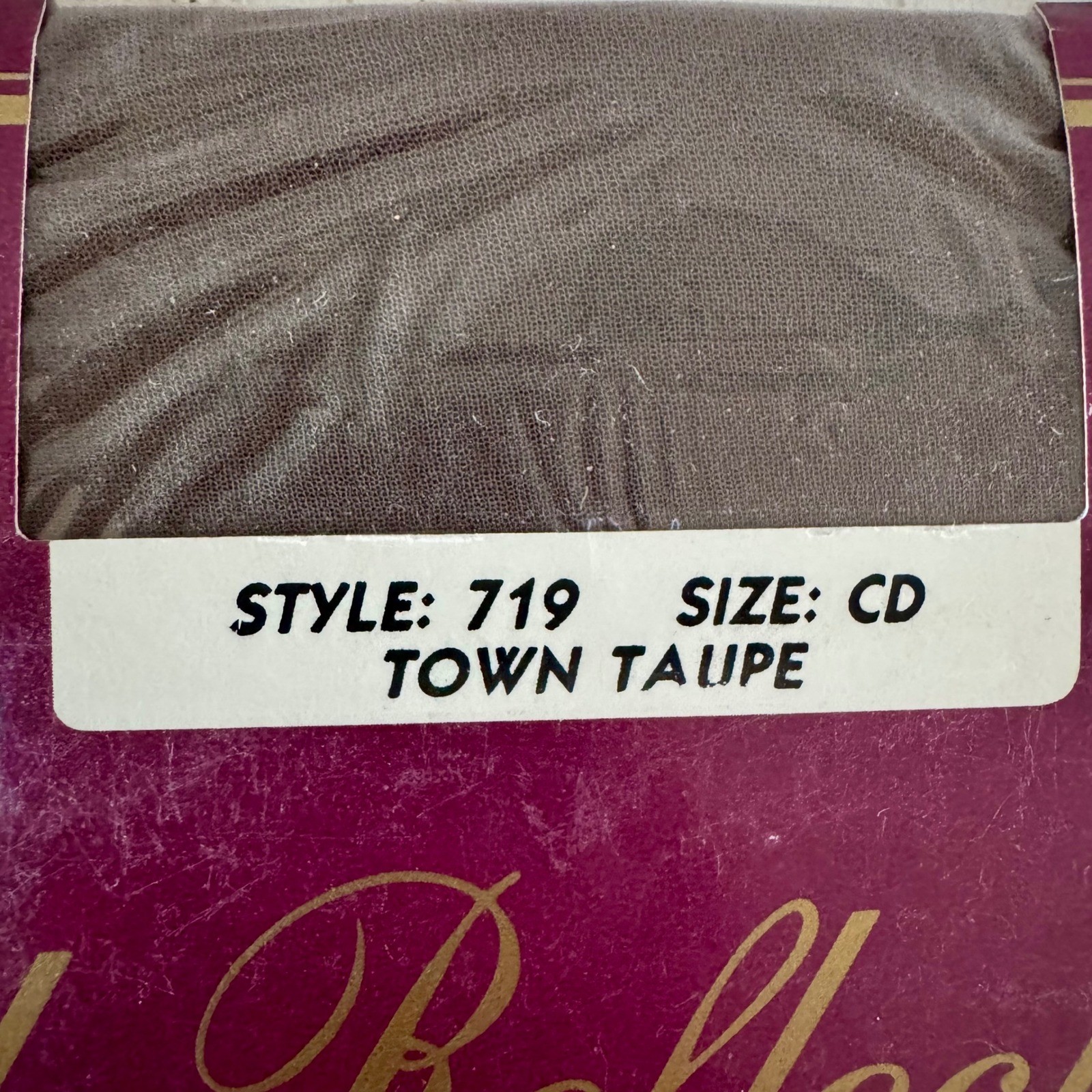 Hanes Silk Reflections 719 Town Taupe Silky Light Support Sandalfoot CD 4 Pack