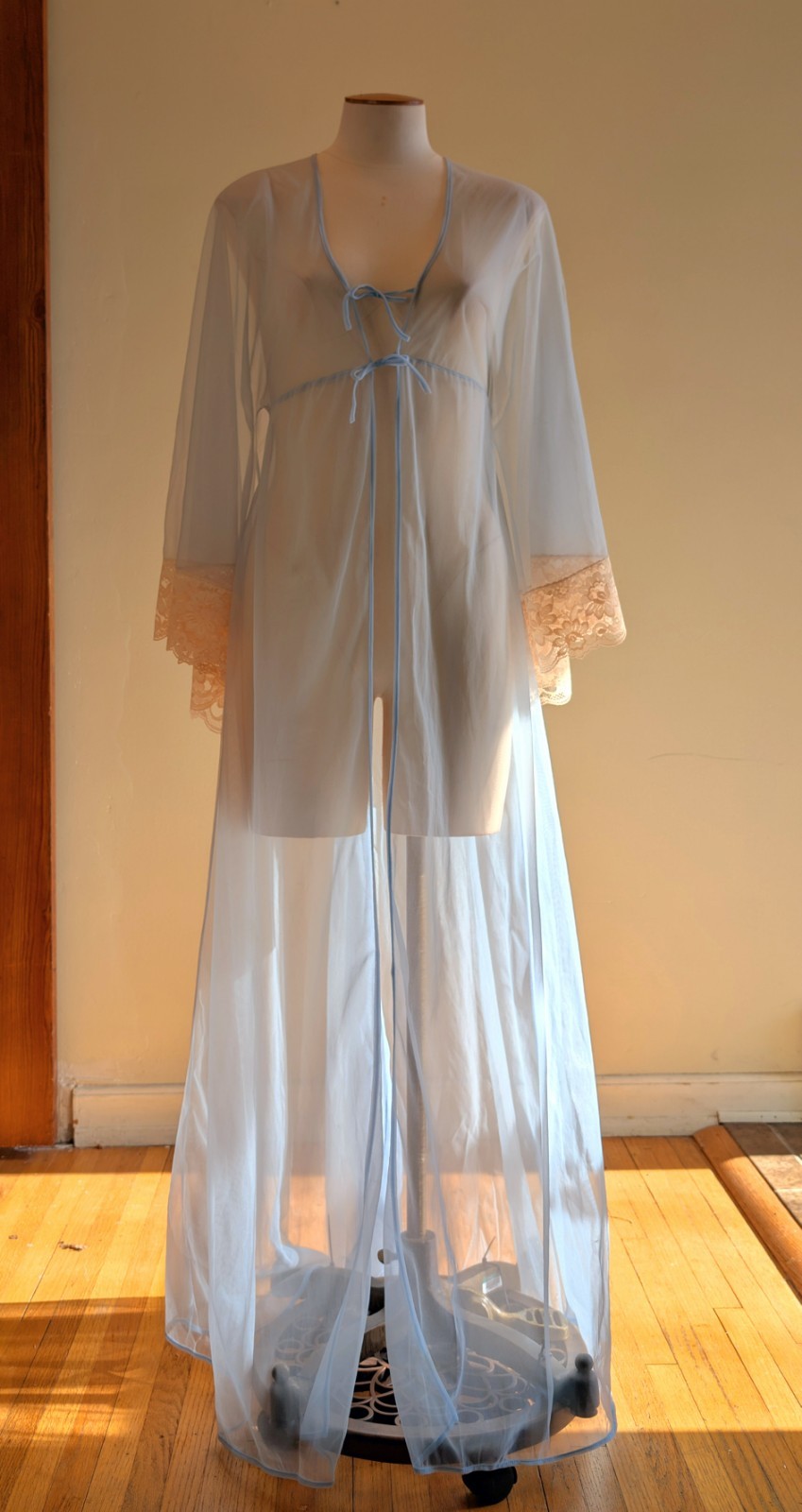 Vintage 1970s Baby Blue And Cream Pegnoir Robe By Katherine Lingerie. OSFM