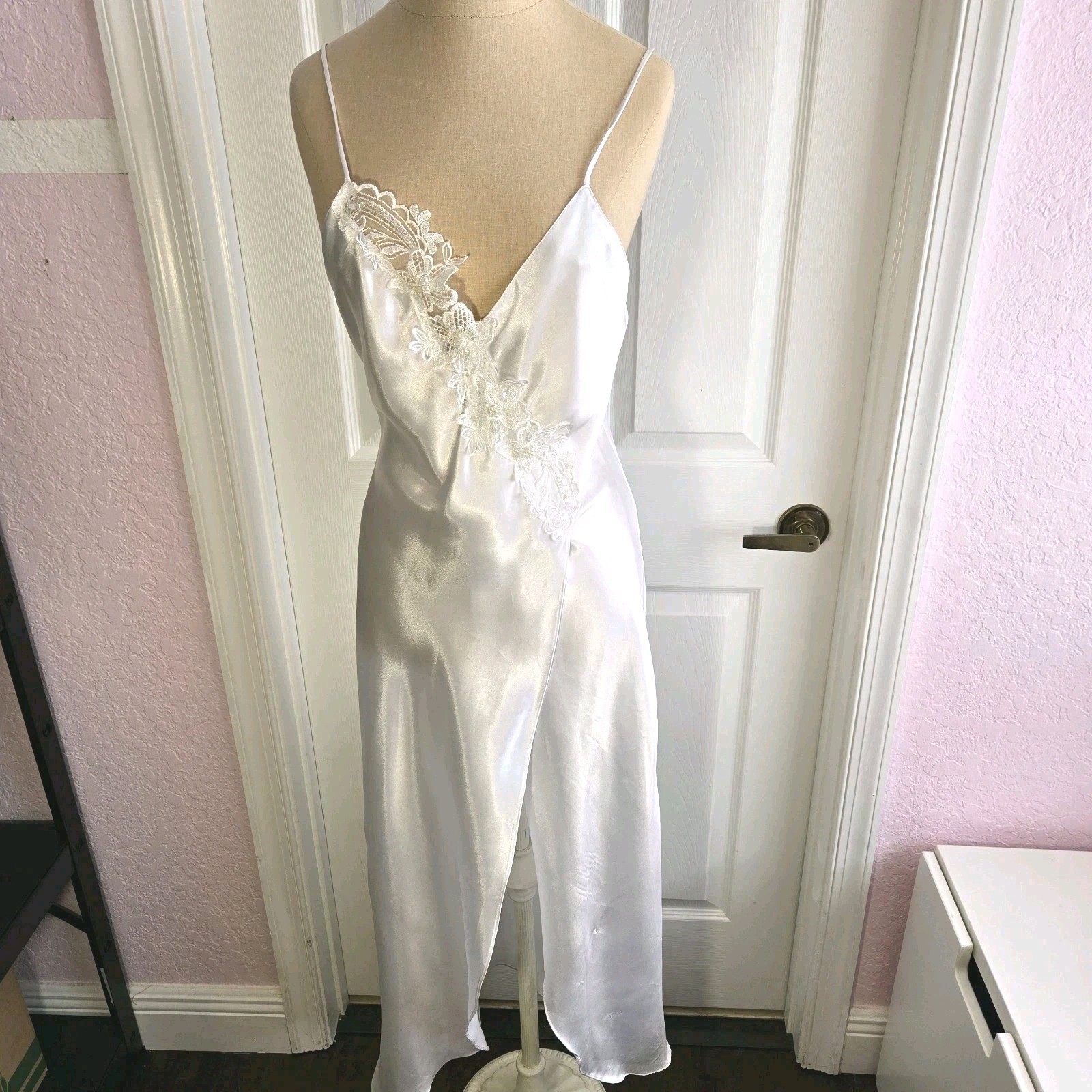 Intime Of California Vtg White Satin Applique Gown Nightgown Size S Lingerie USA
