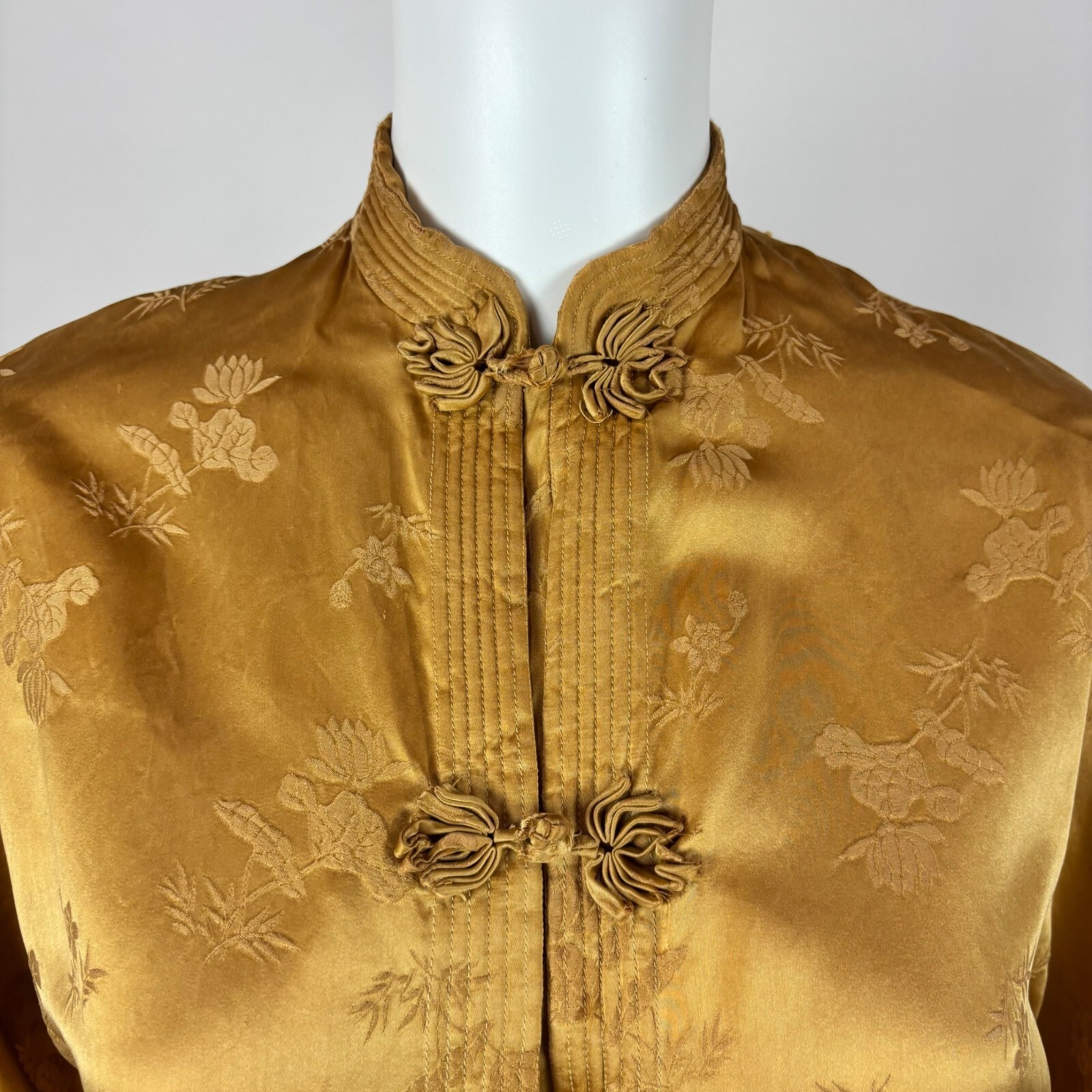Vintage 70s Cheongsam Jacket Women’s Small Gold Floral Jacquard Frog Closures Dy