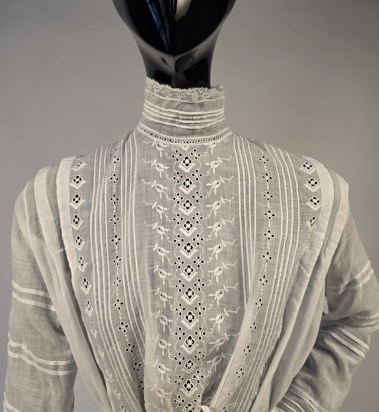 EDWARDIAN EMBROIDERED COTTON BLOUSE W HIGH COLLAR