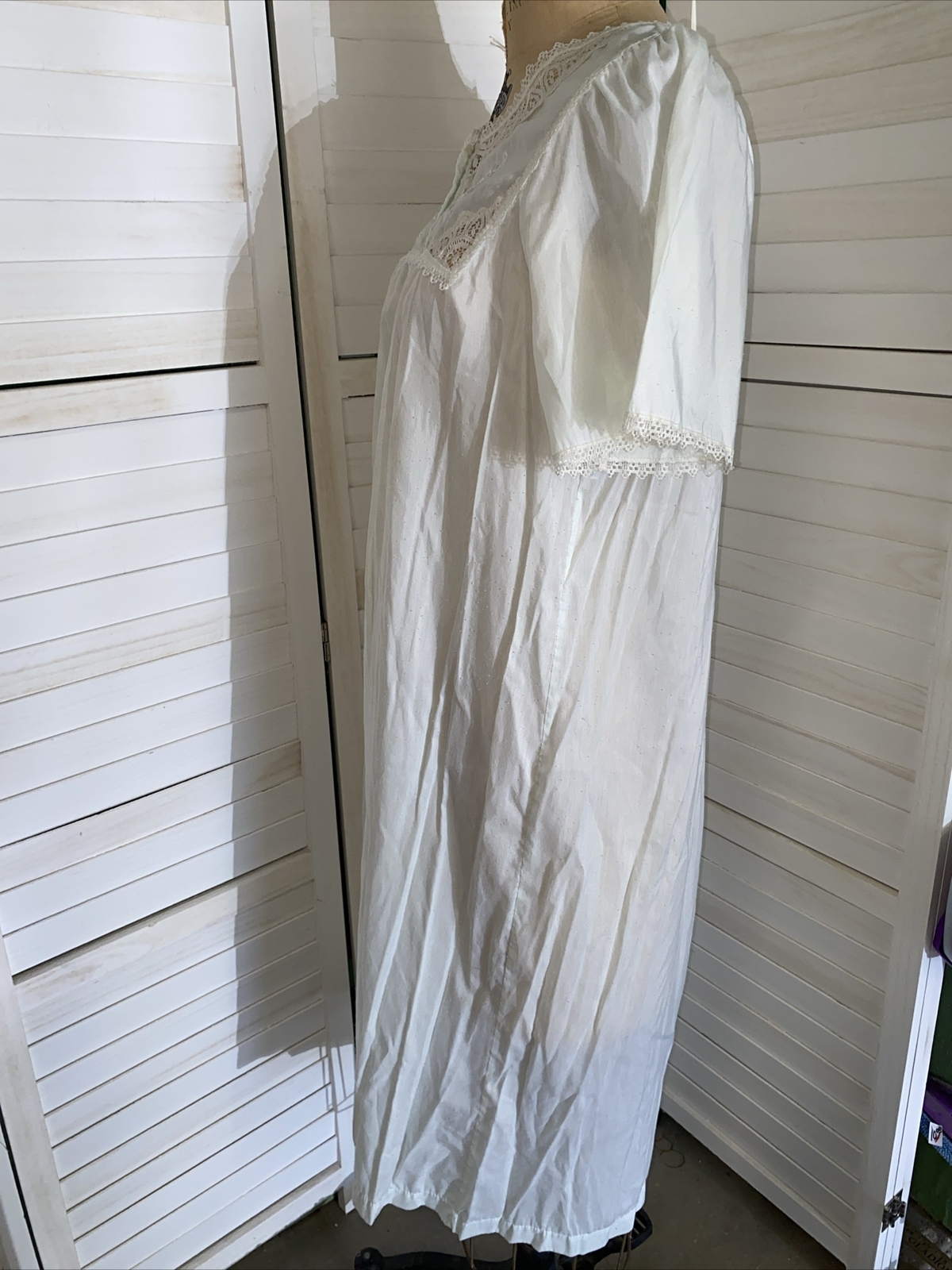 Vintage Vanity Fair Ladies 100% Cotton Lt.Green Short Sleeve Nightgown USA Large