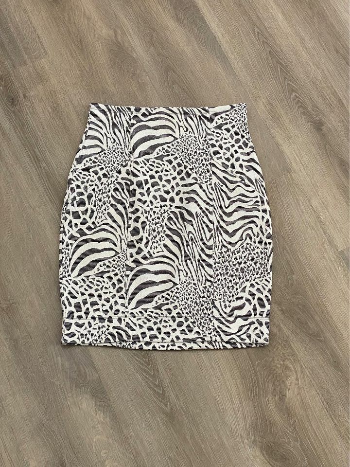 I Love Ronson Vintage Cream/Pewter Patterned Pencil Skirt – S