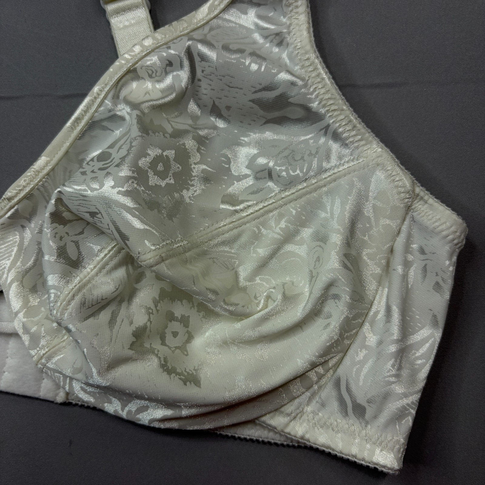 Vintage Vanity Fair Bra 36C Ivory Unlined Cup Underwire Adjustable 75-005