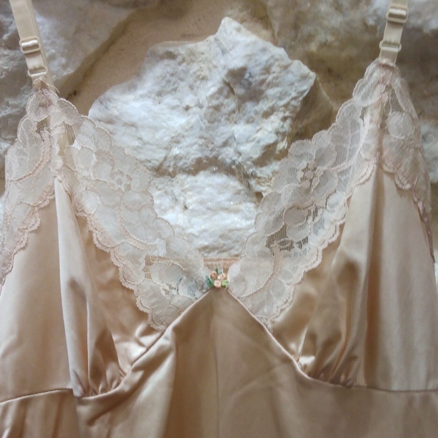 Body Chic Vintage Beige 100% Nylon Tricot Lace Trim Slip Size 34