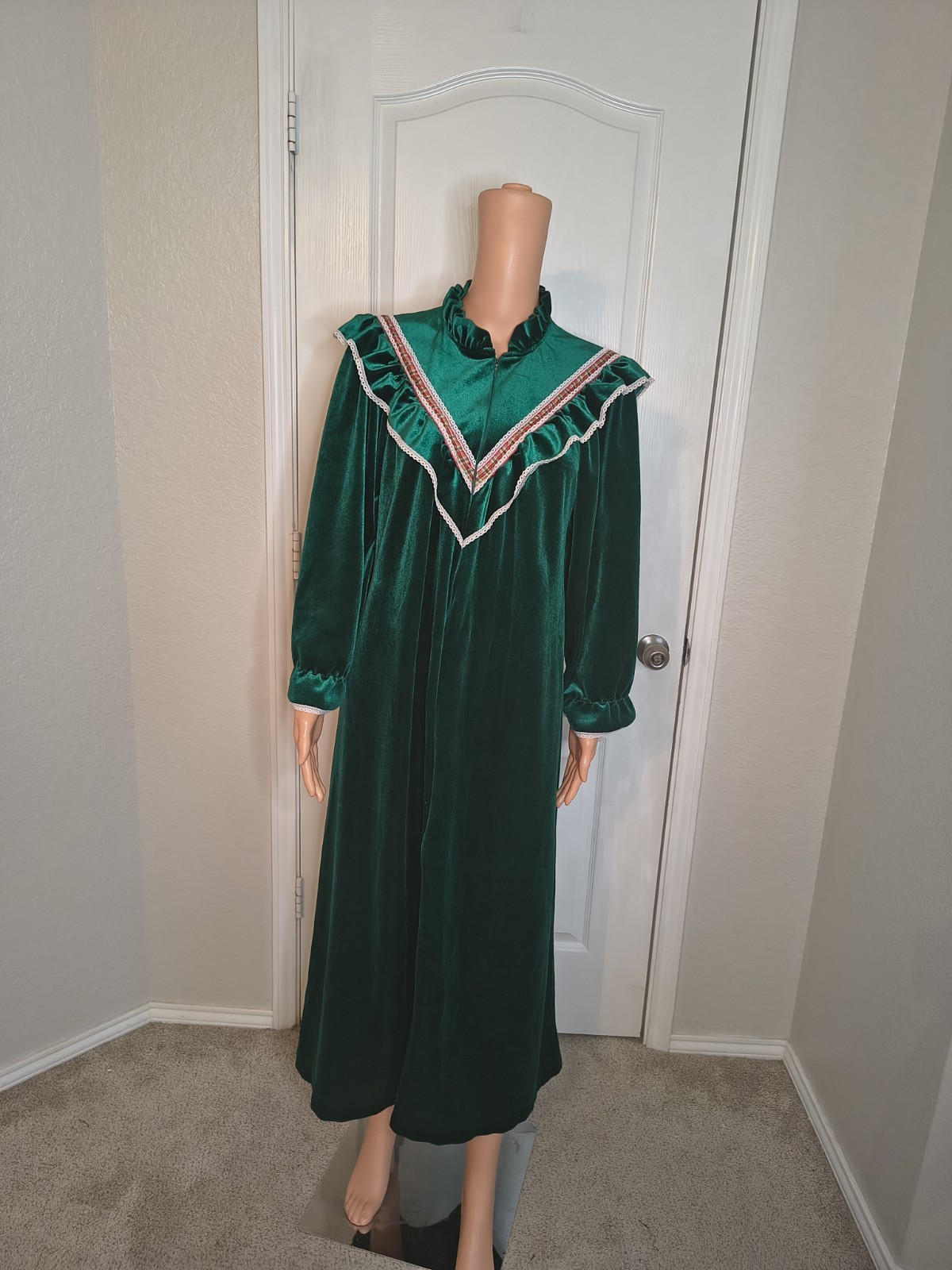 Vintage Appel Green Velvet Nightgown Plaid Ruffle Trim Cottagecore S/M -DP36